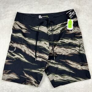 Volcom Board Shorts Men’s Sz 32 Tiger Camo Mod-Tech 2019 Pipe Pro 4 Way Stretch